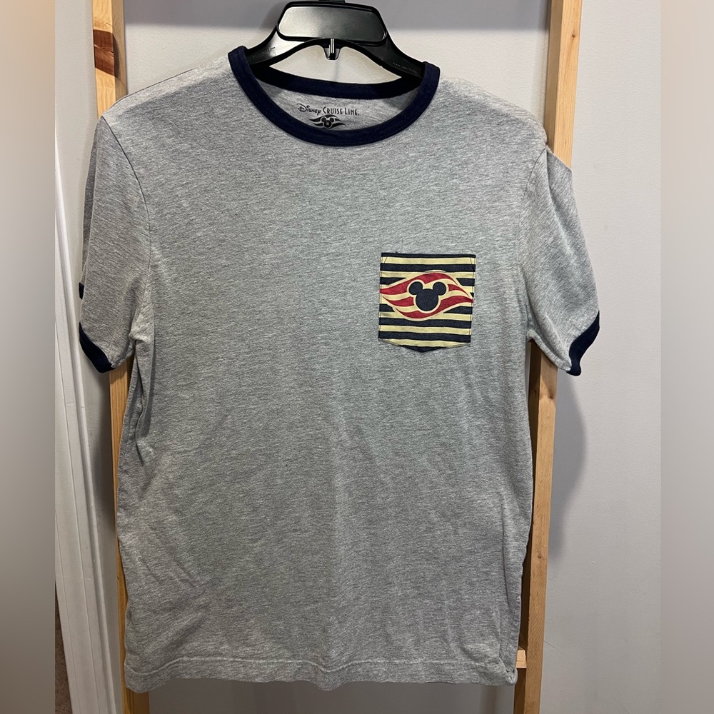Disney Cruise Line Pocket T Shirt Size Medium Women’s